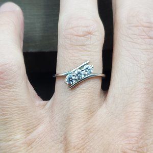 Size 6.75 Sterling Silver Triple CZ Gemstone Cute Band Ring